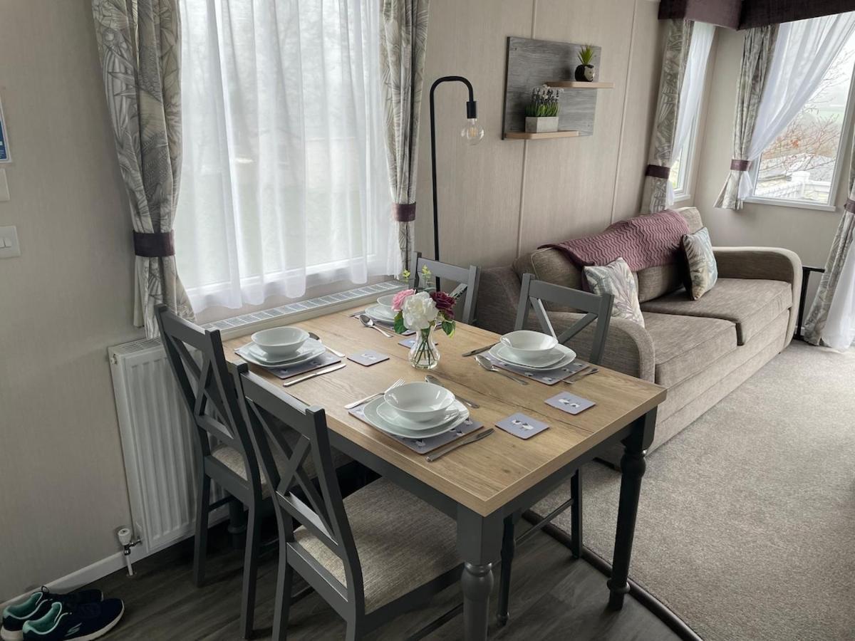Luxury Caravan Cornwall Sleeps 4 Countryside View St Austell Exterior photo