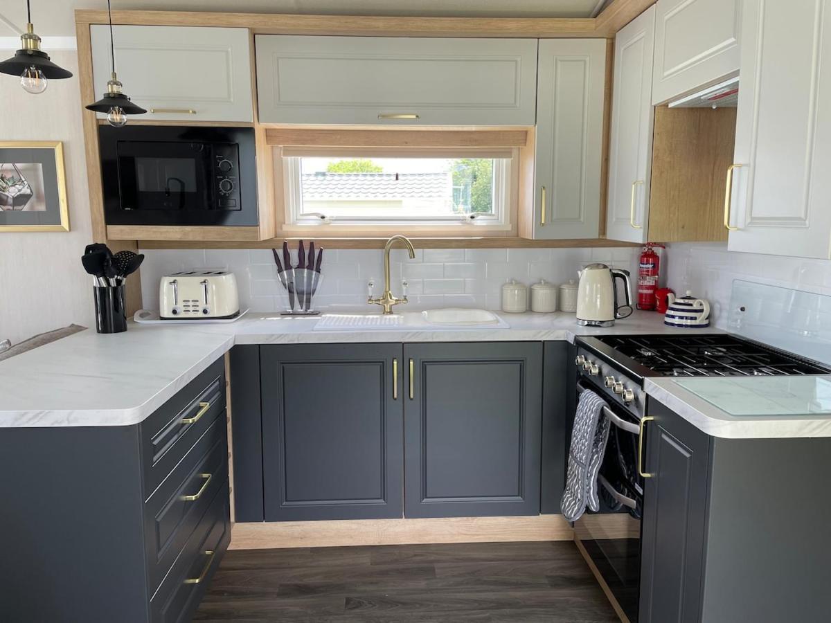 Luxury Caravan Cornwall Sleeps 4 Countryside View St Austell Exterior photo