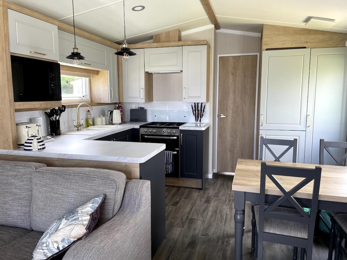 Luxury Caravan Cornwall Sleeps 4 Countryside View St Austell Exterior photo